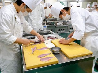 華調理製菓専門学校 学費 奨学金について ベスト進学ネット