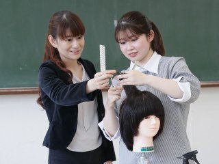 アミューズ美容専門学校 特徴や雰囲気 わが校のココが一番 ベスト進学ネット アミューズ美容専門学校 特徴や雰囲気 わが校のココが一番 ベスト進学ネット