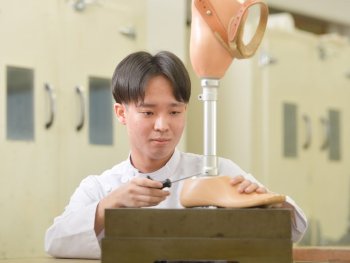 人間総合科学大学