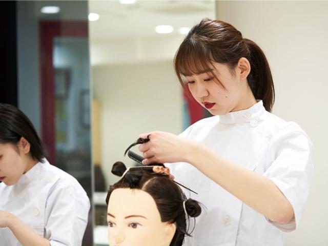 ベルエポック美容専門学校 美容師免許プラン ヘアメイク科で学びながら 通信で美容師免許も取得 ベスト進学ネット ベルエポック美容専門学校 美容師免許プラン ヘアメイク科で学びながら 通信で美容師免許も取得 ベスト進学ネット